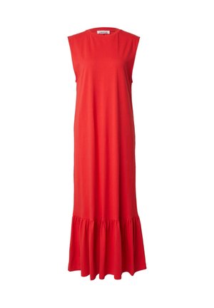 Rode mouwloze maxi-jurk van zacht stof, met een uitlopende gerimpelde zoom en een eenvoudige, rechte lijn.