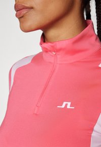 J.LINDEBERG Sports MAE QUARTER ZIP MID LAYER - Pikkade varrukatega topp - azalea
