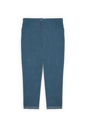 Pantalones de mezclilla azul con un diseño de pierna recta, cinco bolsillos, cierre de botón y puños enrollados. La tela tiene una textura suave.