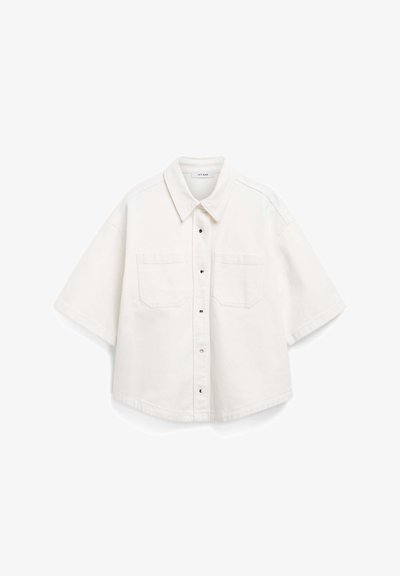 White short-sleeve shirt, made of cotton, features a button-down front, two chest pockets, and a structured collar.