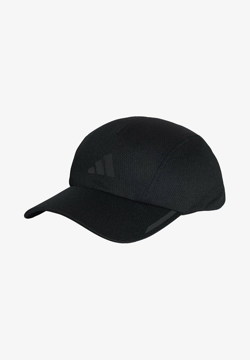 Boné atlético preto feito de tecido texturizado, com uma visera curva, detalhes refletivos e um logótipo discreto no painel frontal.