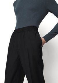 Filippa K Tygbyxor - black