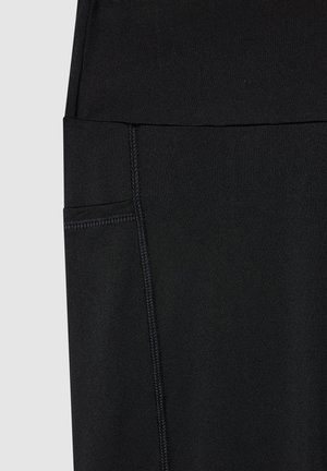 Leggings sportivi neri con una texture liscia, cuciture piatte e una tasca laterale per riporre oggetti. Progettati per flessibilità e comfort.