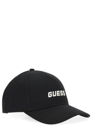 Czarna czapka z daszkiem z wygiętym rondem i białym logo "GUESS" z przodu, prezentowana na białym tle.