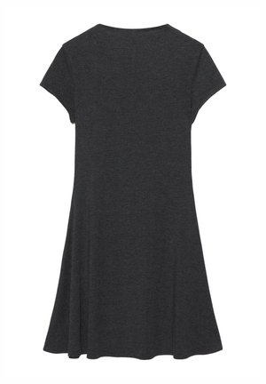 Robe courte gris foncé à manches courtes et coupe trapèze avec un col rond, présentée à plat montrant le dos, en tissu tricoté doux.