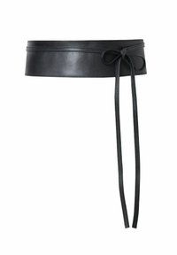 Cintura in pelle nera con un design ampio, con chiusura a nodo e texture liscia. Accentuata da sottili dettagli di cucitura.
