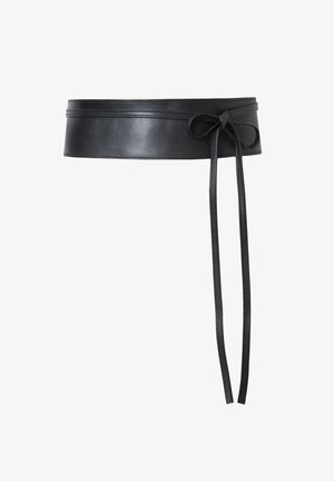 Cintura in pelle nera con un design ampio, con chiusura a nodo e texture liscia. Accentuata da sottili dettagli di cucitura.
