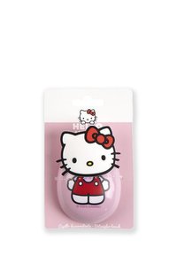 Brosse démêlante arborant un design Hello Kitty en rouge et blanc. Forme arrondie avec un manche en plastique lisse, emballée sur un fond rose.