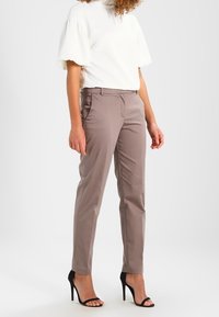 Esprit Collection Spodnie materiałowe