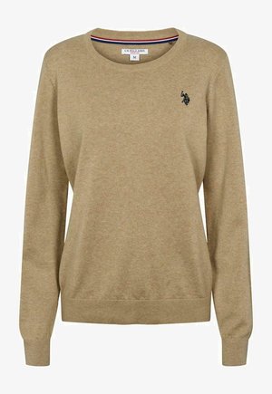Beżowy sweter z okrągłym dekoltem i długimi rękawami, małe czarne logo gracza polo na lewej piersi oraz ściągacze przy mankietach i dole.