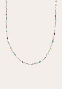 Collana di perline colorate con varie perle tonde in sfumature di verde, arancione, viola e blu, unite da link in argento.