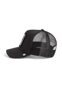 Gorra negra con visera curvada, diseño de malla en la parte trasera y un parche decorativo en la parte frontal. Presenta una pequeña etiqueta de logo en el lateral.