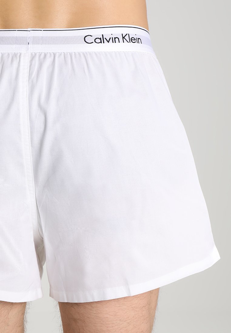 nu3040 calvin klein