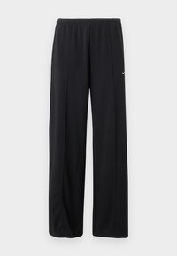 Μαύρο αθλητικό παντελόνι Nike σε άνετη γραμμή, με ελαστική μέση και διακριτικό λευκό λογότυπο Swoosh στον αριστερό μηρό.