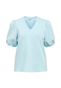 T-shirt bleu clair à col en V avec manches courtes bouffantes, tissu doux, texture lisse et coupe décontractée. Aucun motif distinct ni accessoire.