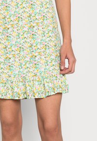 Vero Moda Sukienka letnia