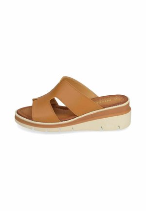 Sandalo marrone in pelle con cinturini incrociati, soletta imbottita e suola piattaforma beige con fondo scolpito.