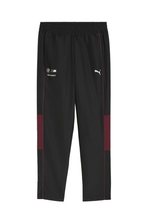 Schwarze Jogginghose mit elastischem Bund. Mit weinroten seitlichen Streifen und Logos: BMW Motorsport und Puma in Weiß. Glatte Textur.