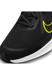 Nike Performance QUEST 5 - Scarpe da corsa su strada - black racer/blue/white high voltage