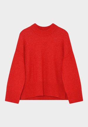 Pull rouge avec un col rond côtelé et des manches larges. Texture douce avec une coupe légèrement ample, présentant un ourlet côtelé en bas.