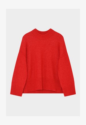 Pull rouge avec un col rond côtelé et des manches larges. Texture douce avec une coupe légèrement ample, présentant un ourlet côtelé en bas.