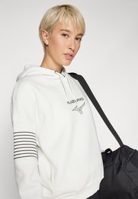 Mizuno ATHLETICS HOODY - Majica s kapuljačom - pristine
