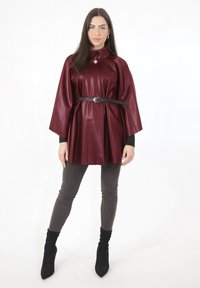 Unausgewählt, bordeaux