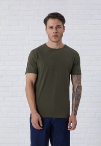 Pier One 5 PACK - T-shirt - bas - white/dark green/dark blue/bordeaux