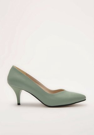 Pumps - green