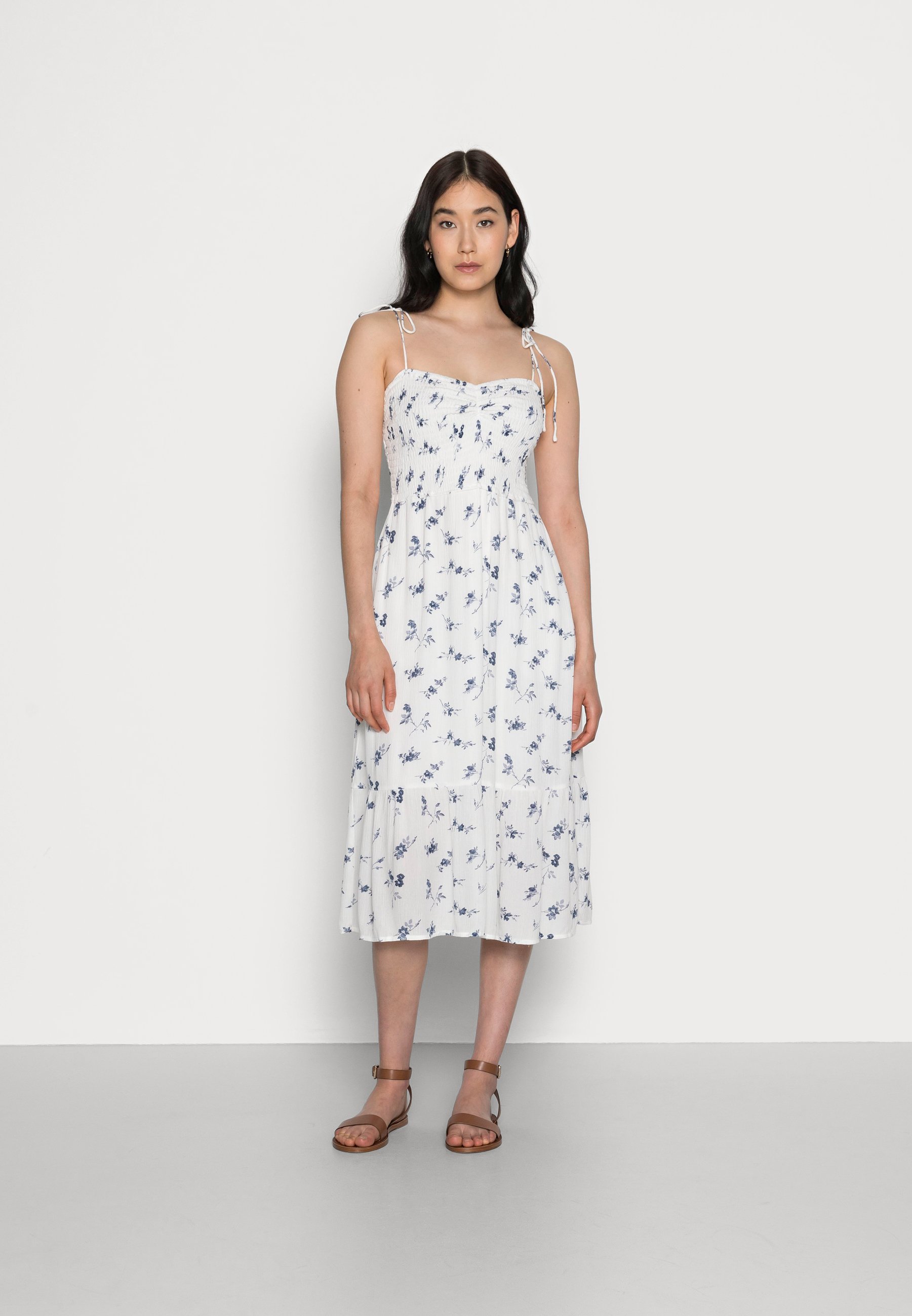 Abercrombie \u0026 Fitch SMOCKED BODICE MIDI DRESS - Freizeitkleid - white  floral/weiß - Zalando.at