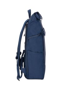 Sac à dos bleu marine avec un dessus arrondi, des bretelles rembourrées réglables, un panneau latéral en maille et une poche frontale. Fabriqué en tissu durable.