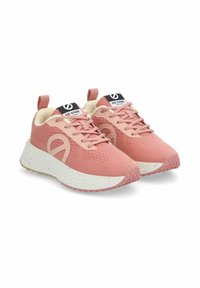 Rosa Sportschuhe mit strukturiertem Obermaterial, abgerundeter, weiß gesprenkelter Sohle und Logodetail. Verfügt über Schnürverschluss und Zugschlaufe an der Ferse.