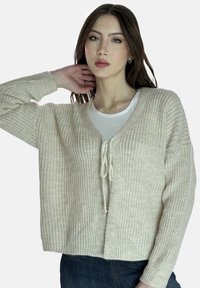 Lange mouw, open voor cardigan in lichtbeige, met een gestructureerd breipatroon, striksluiting bij de hals en geribde manchetten.