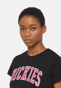 Dickies AITKIN - Camiseta estampada - black