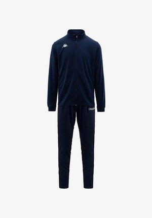 Tuta blu navy con giacca con zip, colletto alto e polsini elasticizzati, abbinata a pantaloni affusolati coordinati. Logo Kappa su giacca e pantaloni.