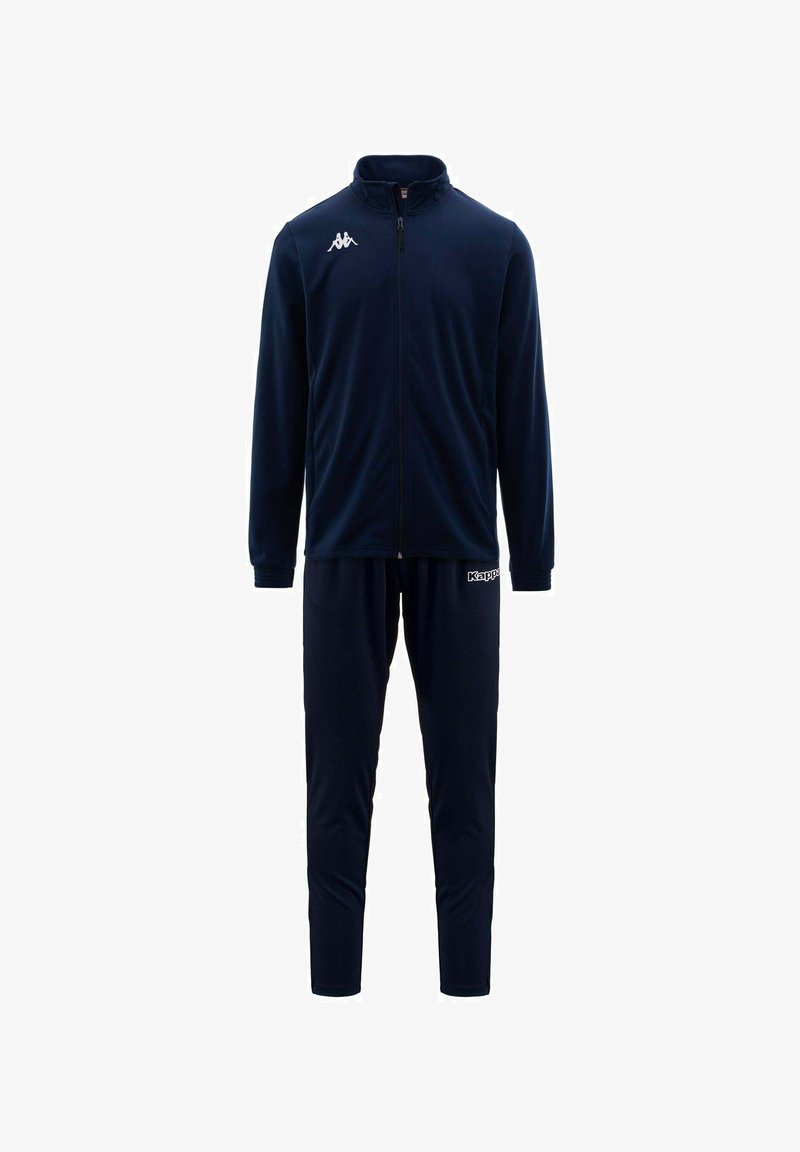 Tuta blu navy con giacca con zip, colletto alto e polsini elasticizzati, abbinata a pantaloni affusolati coordinati. Logo Kappa su giacca e pantaloni.