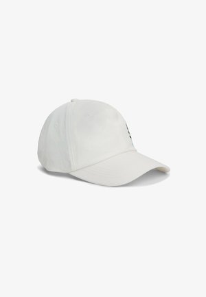 Gorra de béisbol blanca de algodón con visera curva y detalle bordado verde en la parte frontal, exhibida sobre un fondo blanco.