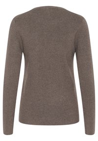 Brauner langärmeliger Pullover mit Rundhalsausschnitt. Glatte Textur, schmal geschnittenes Design und Rippdetails entlang des Halsausschnitts und der Bündchen.