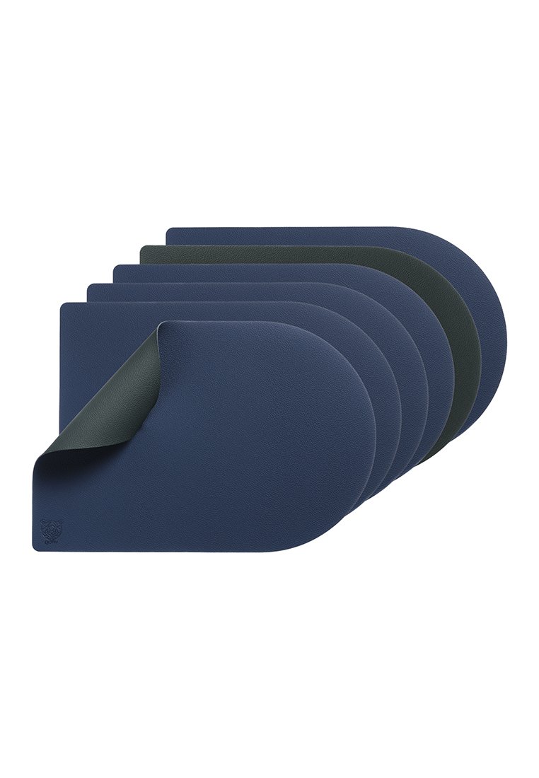 Set aus sechs Platzsets aus navy und dunkelgrünem, strukturiertem Material, mit abgerundeten Ecken und einer glatten Oberfläche, die für Langlebigkeit ausgelegt sind.