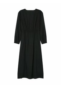 Robe noire à manches longues avec un col rond, taille froncée et jupe fluide. Le tissu a une texture lisse et une coupe ample.