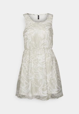 Beżowa letnia sukienka bez rękawów z białym wzorem tropikalnych liści, elastyczną talią i okrągłym dekoltem.