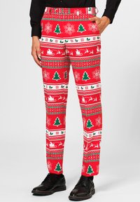 Pantaloni festivi rossi con alberi verdi, fiocchi di neve e animali giocosi in un motivo ripetuto. Realizzati in un tessuto morbido e resistente.