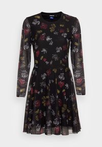 Robe noire avec motifs floraux colorés et personnages animés. Manches longues en voile, col rond et design de jupe évasée. Texture de tissu douce.