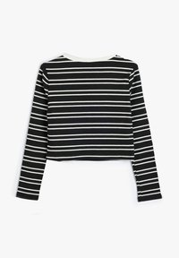 Musta-valkoinen raidallinen pitkähihaisesti crop-top, jossa on ribpailu rakenne ja pyöreä kaula-aukko. Ominaisuuksiin kuuluu vaakasuoria raitoja, joiden leveys vaihtelee.