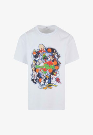 Balta kokvilnas T-kreklu ar krāsainu grafiku, kurā attēloti animēti varoņi no "Space Jam" ar basketbola bumbām un logotipu dzīvīgās krāsās.