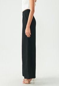 BWLDR MIA - Kelnės - black