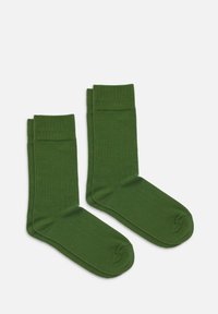 Grüne Baumwollsocken mit gerippten Bündchen, glatter Textur und mittellanger Länge, in einer einfarbigen Ausführung ohne Muster oder Akzente.