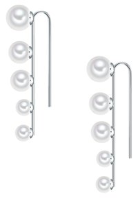 Sølv øreringe med fem runde, hvide perler i forskellige størrelser, sat i et slankt, moderne design med en stanglignende silhuet.