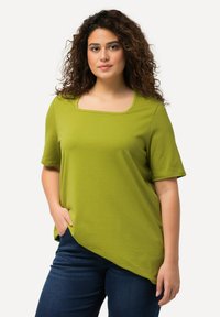 Ulla Popken CARREE-AUSSCHNITT - T-shirt basic - apple green