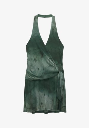 Abito a portafoglio realizzato in tessuto leggero di un profondo verde, con scollatura a V, design a halter, dettaglio con fiocco in vita e una silhouette fluida.